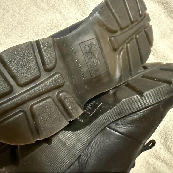 Dr. Martens Black Leather Lace-Up Booties - Picture 4 of 12